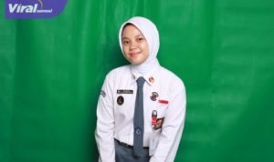 Apresiasi Prestasi, Bupati Toha Serahkan Bantuan Living Cost Rp27,6 Juta kepada Mahasiswa Asal Muba. Foto : viralsumsel.com /dev