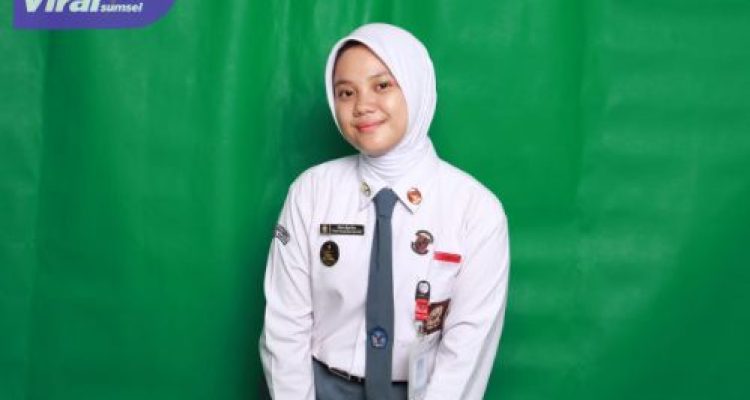 Apresiasi Prestasi, Bupati Toha Serahkan Bantuan Living Cost Rp27,6 Juta kepada Mahasiswa Asal Muba. Foto : viralsumsel.com /dev