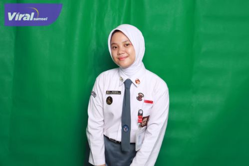 Apresiasi Prestasi, Bupati Toha Serahkan Bantuan Living Cost Rp27,6 Juta kepada Mahasiswa Asal Muba. Foto : viralsumsel.com /dev