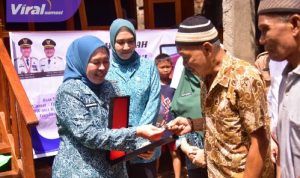 Melalui Program RDPS, TP PKK Kota Palembang Resmikan Rumah Layak Huni Milik Guntur. Foto : viralsumsel.com /nto