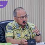 Sekda Muba Dr Apriyadi MSi di sela Pembahasan Perjanjian Kerjasama Penggunaan Kawasan Hutan Untuk Pemasangan Jaringan Listrik masuk Desa di Ruang Rapat Unglen Dinas Kehutanan Pemprov Sumsel, Selasa (3/6/2025). Foto : viralsumsel.com /dev