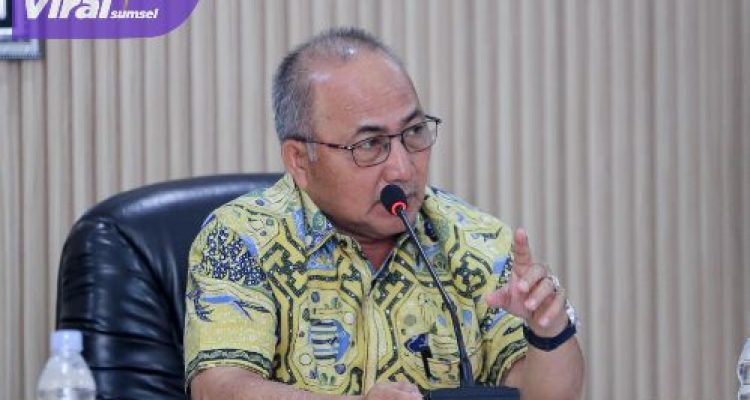 Sekda Muba Dr Apriyadi MSi di sela Pembahasan Perjanjian Kerjasama Penggunaan Kawasan Hutan Untuk Pemasangan Jaringan Listrik masuk Desa di Ruang Rapat Unglen Dinas Kehutanan Pemprov Sumsel, Selasa (3/6/2025). Foto : viralsumsel.com /dev