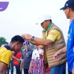 Rohman Tutup Turnamen Sepak Bola Bumi Kencana Cup 2025, Karya Maju Keluar Sebagai Juara. Foto : viralsumsel.com /dev