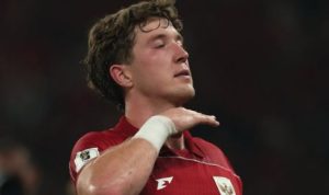Ole Romeny penyerang Timnas Indonesia selebrasi usai cetak gol ke gawang Timnas China lewat titik penalti. Foto : pssi