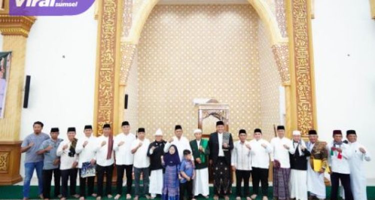 Safari Salat Idul Adha 1446 H dan Penyerahan Hewan Kurban Pemkot Prabumulih di Masjid Jami’ Islamic Center. Foto : viralsumsel.com /ril