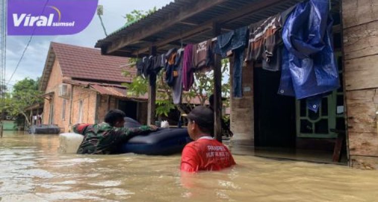 Banjir Bayung Lencir: 99 KK Terendam, Pemerintah Turun Tangan Langsung!. Foto : viralsumsel.com /win