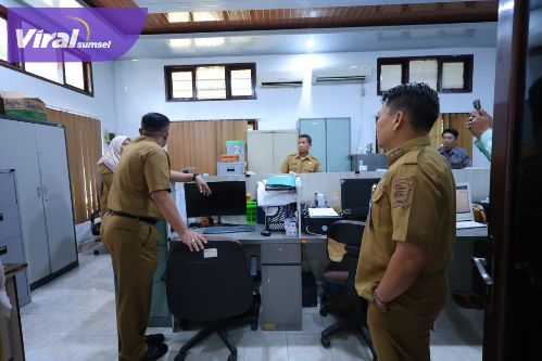 Pastikan Kedisiplinan ASN, Sekda Palembang Aprizal Sidak Pasca Lebaran Idul Adha. Foto : viralsumsel.com /nto