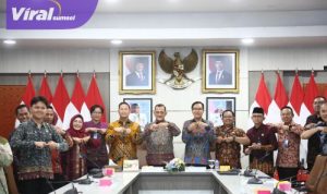 Sekda Sumsel Edward Candra Pimpin Rapat Penguatan Administrasi Kepegawaian, Fokus pada Disiplin dan Digitalisasi ASN. Foto : viralsumsel.com