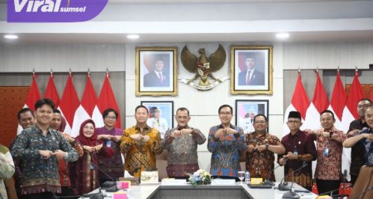 Sekda Sumsel Edward Candra Pimpin Rapat Penguatan Administrasi Kepegawaian, Fokus pada Disiplin dan Digitalisasi ASN. Foto : viralsumsel.com