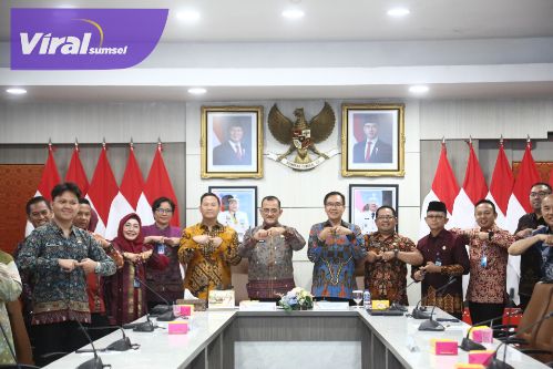Sekda Sumsel Edward Candra Pimpin Rapat Penguatan Administrasi Kepegawaian, Fokus pada Disiplin dan Digitalisasi ASN. Foto : viralsumsel.com
