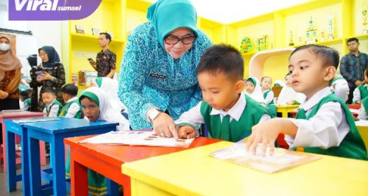 Hj. Patimah Toha dan Rosada Rohman Tebar Semangat Literasi di PAUD Kasih Bunda Muba. Foto : viralsumsel.com