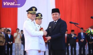 Disaksikan Tiga Menteri, Herman Deru Lantik Joncik-Arifa'i sebagai Bupati dan Wakil Bupati Empat Lawang. Foto : viralsumsel.com /win
