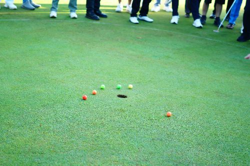 Gubernur Herman Deru Apresiasi Turnamen Golf HUT Palembang, Dorong Kolaborasi Olahraga dan Wisata. Foto : viralsumsel.com