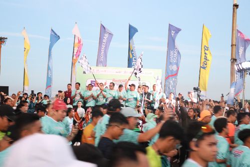 Gubernur Herman Deru Lepas Ribuan Pelari dalam Ampera Tourism Run 2025, Dorong Gaya Hidup Sehat dan Pariwisata. Foto : viralsumsel.com 
