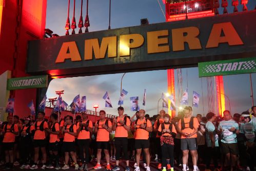 Gubernur Herman Deru Lepas Ribuan Pelari dalam Ampera Tourism Run 2025, Dorong Gaya Hidup Sehat dan Pariwisata. Foto : viralsumsel.com 