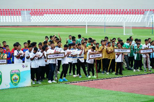 Gubernur Herman Deru: Turnamen Sepak Bola Antar OPD, Tingkatkan Kinerja Pemprov Sumsel. Foto : viralsumsel.com /win