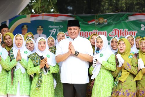 Peringatan Harlah Muslimat dan Fatayat NU, Gubernur Herman Deru Titip Pesan Syukur dan Sabar. Foto : viralsumsel.com /win