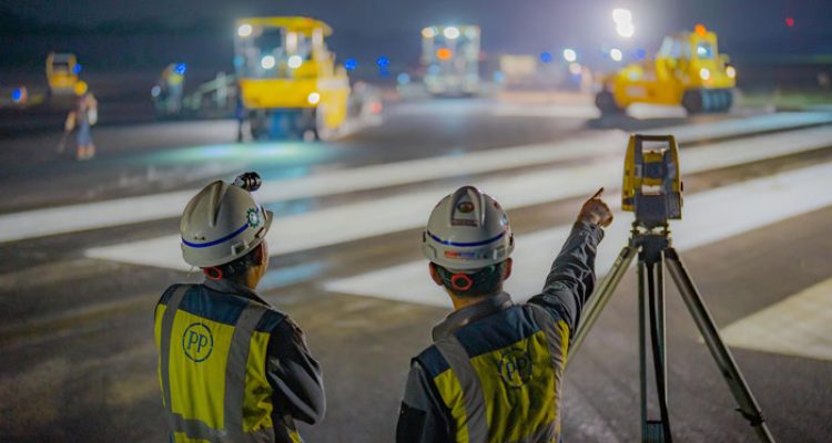 PTPP Menerapkan Inovasi Pengaspalan Kualitas Tinggi Dalam Proyek Overlay Runway Selatan Bandara Soekarno-Hatta. Foto: viralsumsel.com