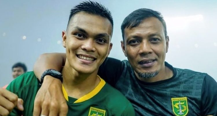 Pulang Membawa Misi Juara, Rachmat Irianto Resmi Kembali ke Persebaya. Foto : lib