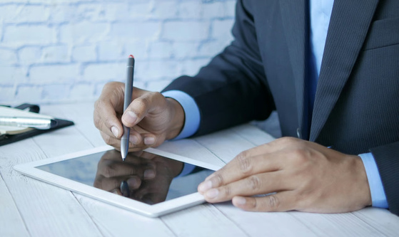 Tanda Tangan Elektronik Adalah Kunci Efisiensi Bisnis: Ini Keuntungan Utamanya! Foto: viralsumsel.com Tanda Tangan Elektronik Adalah Kunci Efisiensi Bisnis: Ini Keuntungan Utamanya! Foto: viralsumsel.com