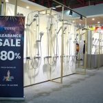 Bagi banyak pemilik rumah saat ini, kamar mandi dan toilet bukan lagi sekedar fungsional, tetapi juga perlu memperhatikan aspek estetika. Bahkan, desain kamar mandi yang menarik dan modern dapat meningkatkan nilai jual properti. Pembeli potensial sering kali tertarik dengan rumah yang memiliki kamar mandi yang indah dan terawat. Meningkatnya kebutuhan itu dijawa oleh distributor eksklusif produk TOTO di Indonesia, PT Surya Pertiwi Tbk dengan meluncurkan brand baru bernama Zanru. Zanru hadir dalam pameran PRJ (Pekan Raya Jakarta) Arena JIEXPO Kemayoran, Jakarta Utara, pada 19 Juni -13 Juli 2025. Zanru memiliki rangkaian produk kamar mandi dengan desain yang estetik dan fungsional. Brand ini menghadirkan perpaduan estetika modern dan kenyamanan yang elegan, solusi sempurna untuk hunian masa kini. Dengan pengalaman dan reputasinya sebagai distributor terpercaya produk TOTO sejak 1968, PT Surya Pertiwi Tbk optimistis bahwa peluncuran Zanru dapat memberikan pilihan produk yang lebih beragam dan berkualitas tinggi bagi konsumen Indonesia. "Kami sangat antusias untuk memperkenalkan Zanru kepada publik. Dengan desain yang segar dan menarik, kami percaya Zanru akan menjadi komplemen yang baik bagi rangkaian produk kami," kata Iwan Tjahjadi, Marketing Director PT Surya Pertiwi Tbk. Pada kesempatan ini, Iwan juga menyampaikan bahwa pihaknya turut memamerkan beragam teknologi canggih dari brand TOTO dalam PRJ (Pekan Raya Jakarta) Arena JIEXPO Kemayoran 2025 ini. Selain Zanru dan TOTO, hadir pula brand lainnya untuk melengkapi semua kebutuhan kamar mandi dan dapur, seperti Stiebel Eltron (water heater) dan Franke (kitchen sink dan appliances). Foto : viralsumsel.com
