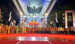 Wali Kota dan Ketua TP PKK Kota Lubuk Linggau Hadiri Pembukaan Festival Sriwijaya XXXIII. Foto : viralsumsel.com /win