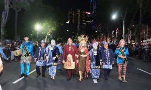 Kota Lubuk Linggau Tampil Memukau di Karnaval Budaya, Rangkaian Munas ke-VII Apeksi di Surabaya. Foto : viralsumsel.com /win