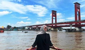 Lepas Rindu Kampung Halaman, Shella Oktaviani Syuting Video Klip di Ikon Wisata Palembang. Foto : viralsumsel.com /ril