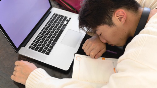 Digital-Fatigue Waspadai Risiko Digital Fatigue: Ancaman Nyata di Balik Layar Gadget. Foto : vritimes