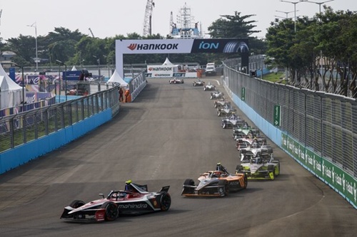 Kemenangan Krusial Dan Ticktum Guncang Klasemen Formula E, Jakarta E-Prix Tantang Batas Teknologi dan Fisik Pembalap