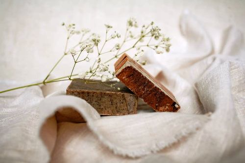 Sabun-Natural-Flos-Aurum Flos Aurum: Sabun Natural Lokal yang Menyatukan Perawatan Diri dan Kepedulian Lingkungan. Foto : viralsumsel.com /prn