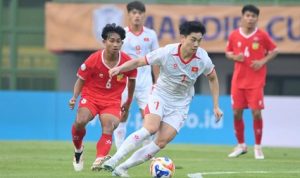 Nguyễn Hiểu Minh Gemilang, Vietnam Libas Laos 3-0 di Laga Perdana Grup B
