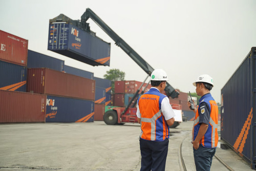 Angkutan Kontainer KAI Logistik Tumbuh 5 pada Semester I 2025. Foto : viralsumsel.com