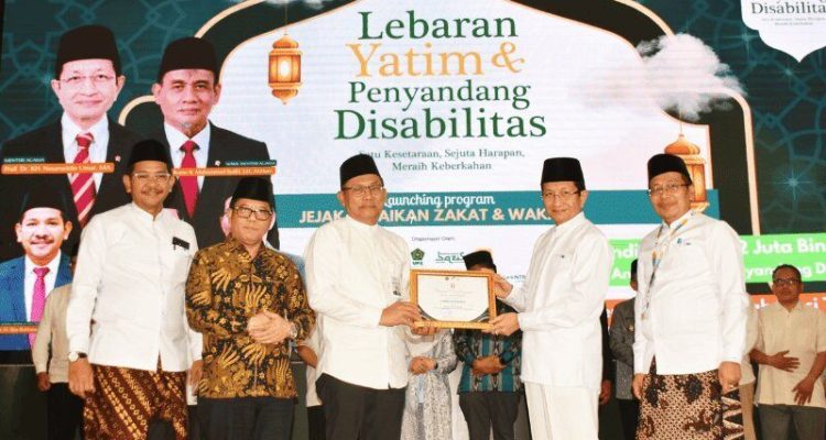 BSI Maslahat Raih 2 Penghargaan dari Kementerian Agama Atas Kontribusi dalam Program Kampung Zakat dan Pemberdayaan Ekonomi Umat-KUA (Foto: viralsumsel.com)