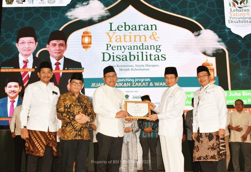 BSI Maslahat Raih 2 Penghargaan dari Kementerian Agama Atas Kontribusi dalam Program Kampung Zakat dan Pemberdayaan Ekonomi Umat-KUA (Foto: viralsumsel.com)