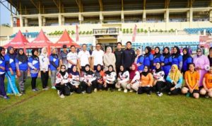 Semangat Persatuan! Wali Kota Prabumulih Ikut Bertanding dalam Laga Persahabatan Melawan Kades dan Lurah