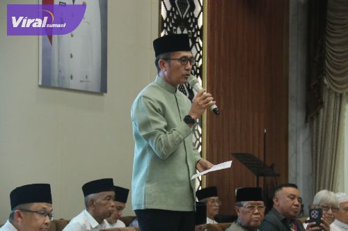 Wali Kota Palembang Ratu Dewa turut hadir serta menyampaikan rasa duka yang mendalam atas kepergian KH Mal An Abdullah.