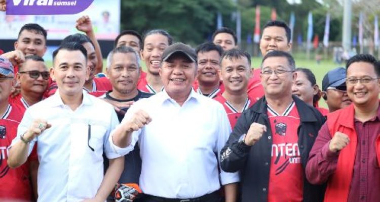 Sportivitas Demokrasi: Herman Deru Buka Turnamen Sepak Bola Antar Parpol Pertama di Indonesia