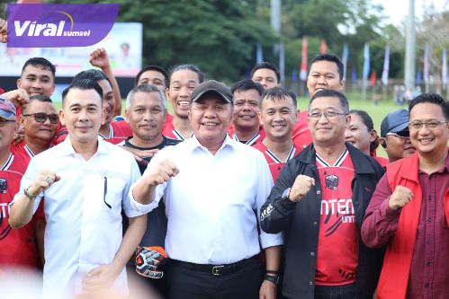 Sportivitas Demokrasi: Herman Deru Buka Turnamen Sepak Bola Antar Parpol Pertama di Indonesia