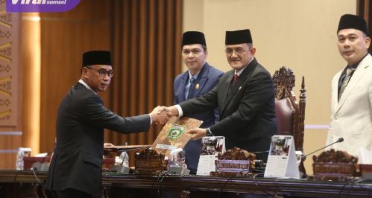 DPRD Sumsel Bahas Tiga Raperda Strategis, Sekda Edward Candra Dengarkan Pandangan Fraksi