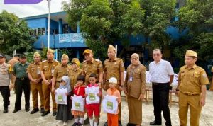 112 Siswa SDN 135 Palembang Terima Seragam Gratis, Guru dan Wali Murid Apresiasi Program Pemkot