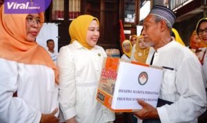 Ketua BKOW Sumsel Lidyawati Cik Ujang Tinjau dan Bantu Warga Terdampak Kebakaran di Seberang Ulu I
