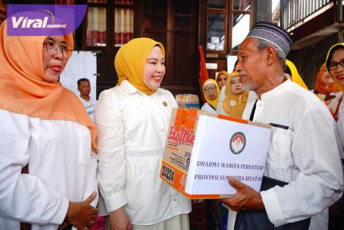 Ketua BKOW Sumsel Lidyawati Cik Ujang Tinjau dan Bantu Warga Terdampak Kebakaran di Seberang Ulu I