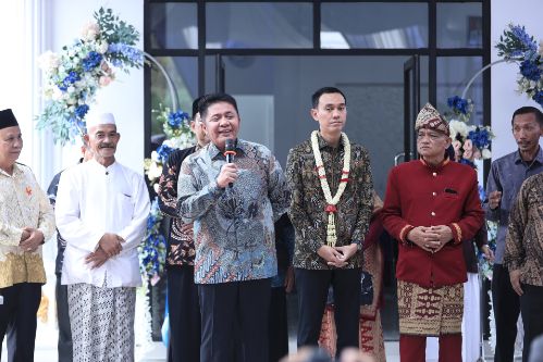 Gubernur Herman Deru Resmikan Kantor Desa Kerta Mukti Dibangun Secara Swadaya Oleh Masyarakat