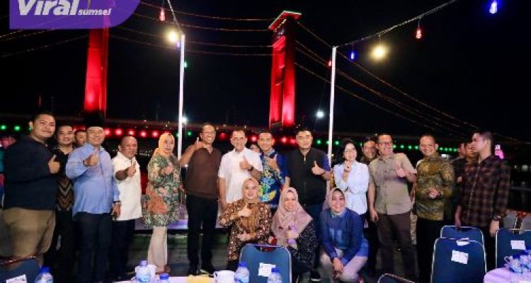 Nikmati Keindahan Ampera Dengan Musi Cruise, Pemkot Palembang Dipuji Menteri Hukum RI