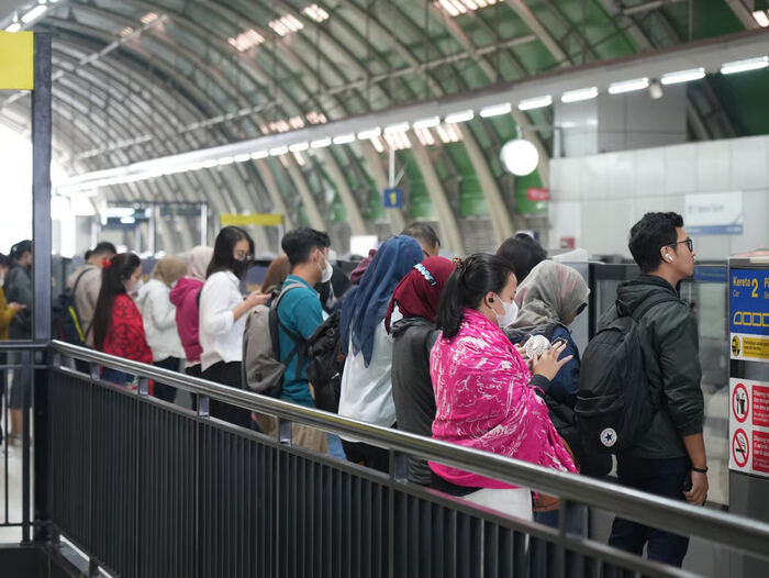 KAI Layani Lebih dari 13 Juta Pengguna LRT Jabodebek Selama Semester I 2025, Naik 50 Persen Dibanding Tahun Lalu. Foto : viralsumsel.com