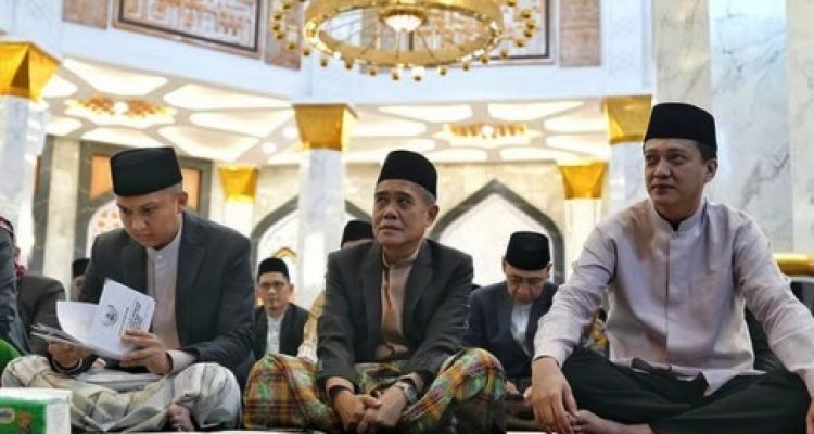 Ketua DPRD Ogan Ilir dan Bupati Panca Kompak Sholat Ied di Masjid Agung An-Nur!