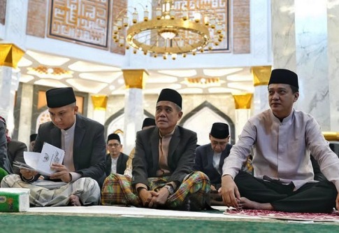 Ketua DPRD Ogan Ilir dan Bupati Panca Kompak Sholat Ied di Masjid Agung An-Nur!