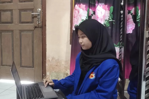 Mahasiswi Sastra Inggris UBD Raih 4 Emas di Olimpiade Sains Nasional, Tembus Batas Humaniora dan Sains