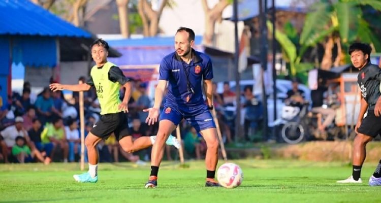Mario Lemos Semakin Nyaman Tangani Persijap Jepara, Tambah Striker Brasil untuk Hadapi Super League 2025/26